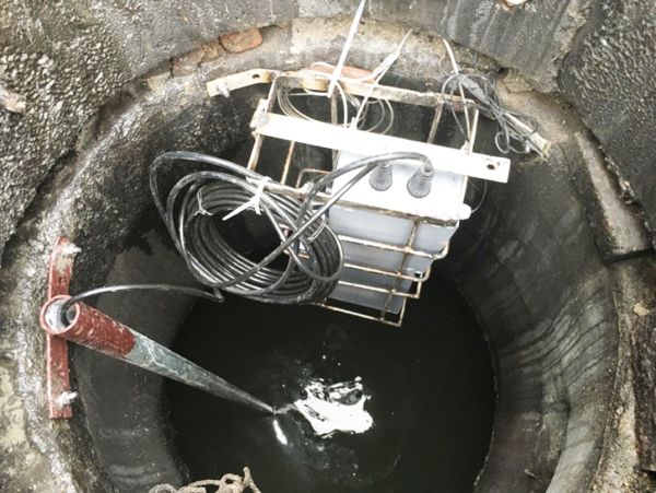 郊区水位检测井